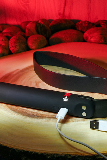 Adam & Eve SPANK ME VIBE BLACK